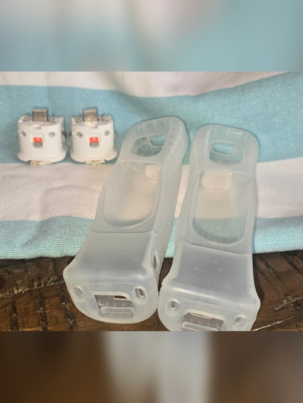 2 Pack of Genuine Nintendo Wii Motion Plus Adapter and Silicon Cases